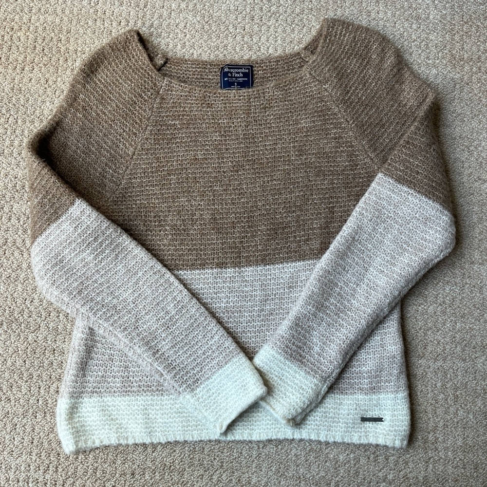 Abercrombie & Fitch Beige Colorblack Sweater